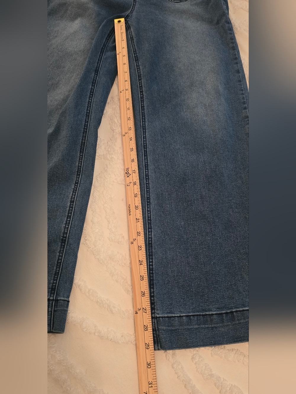 Women's High Rise Wide Leg Jeans, 4 Pocket, Size 14 (310) - Picture 10 of 11